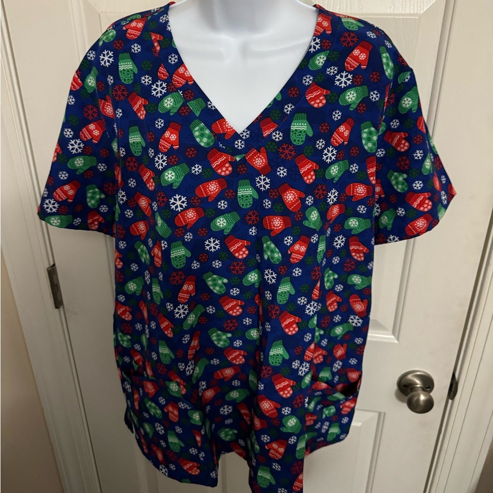NEW DIVINE Scrubs Merry All Over Mittens  V-NECK  Christmas NWT Nurse GIFT 2X